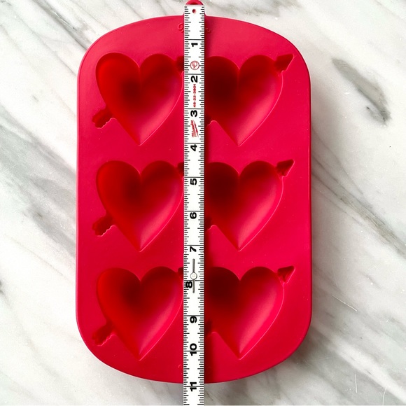 Wilton•Set of 2•Heart-Shaped Silicone Baking Molds•Rice Krispies/Brownies/Cakes - Picture 7 of 12